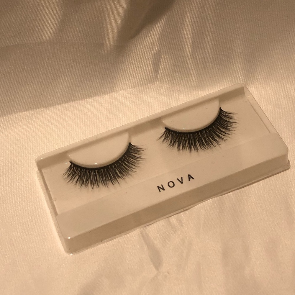 B3G1 Free! 1 Pair of Lashes
